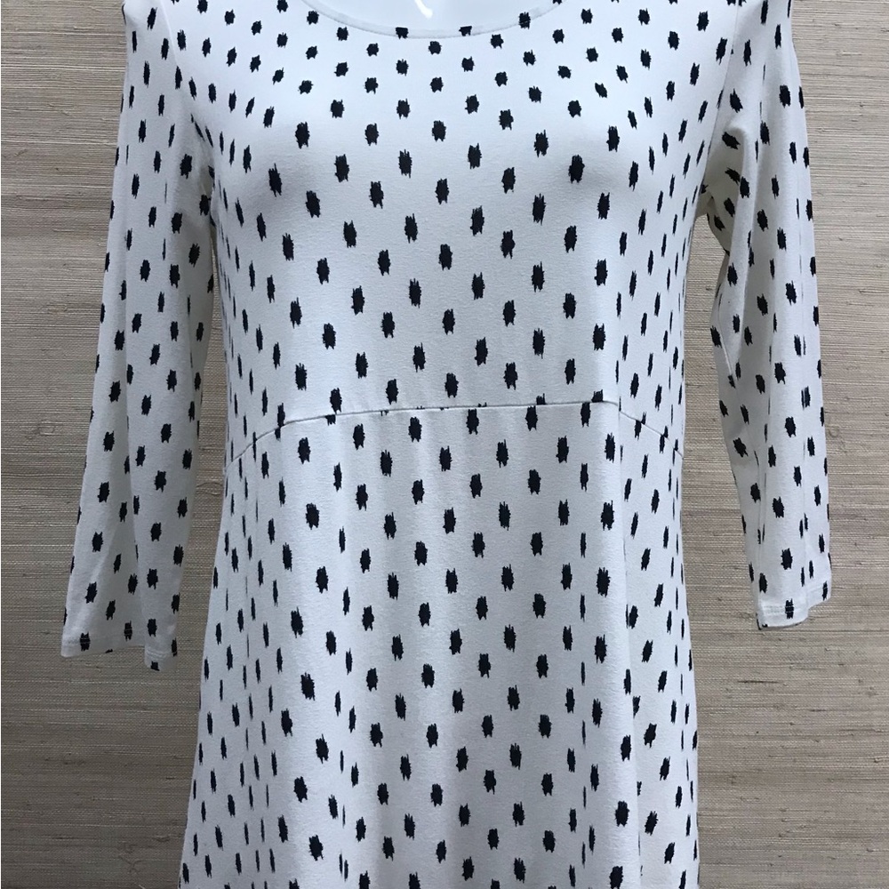 Womenās White and Black Dot Long Sleeve Tunic Top